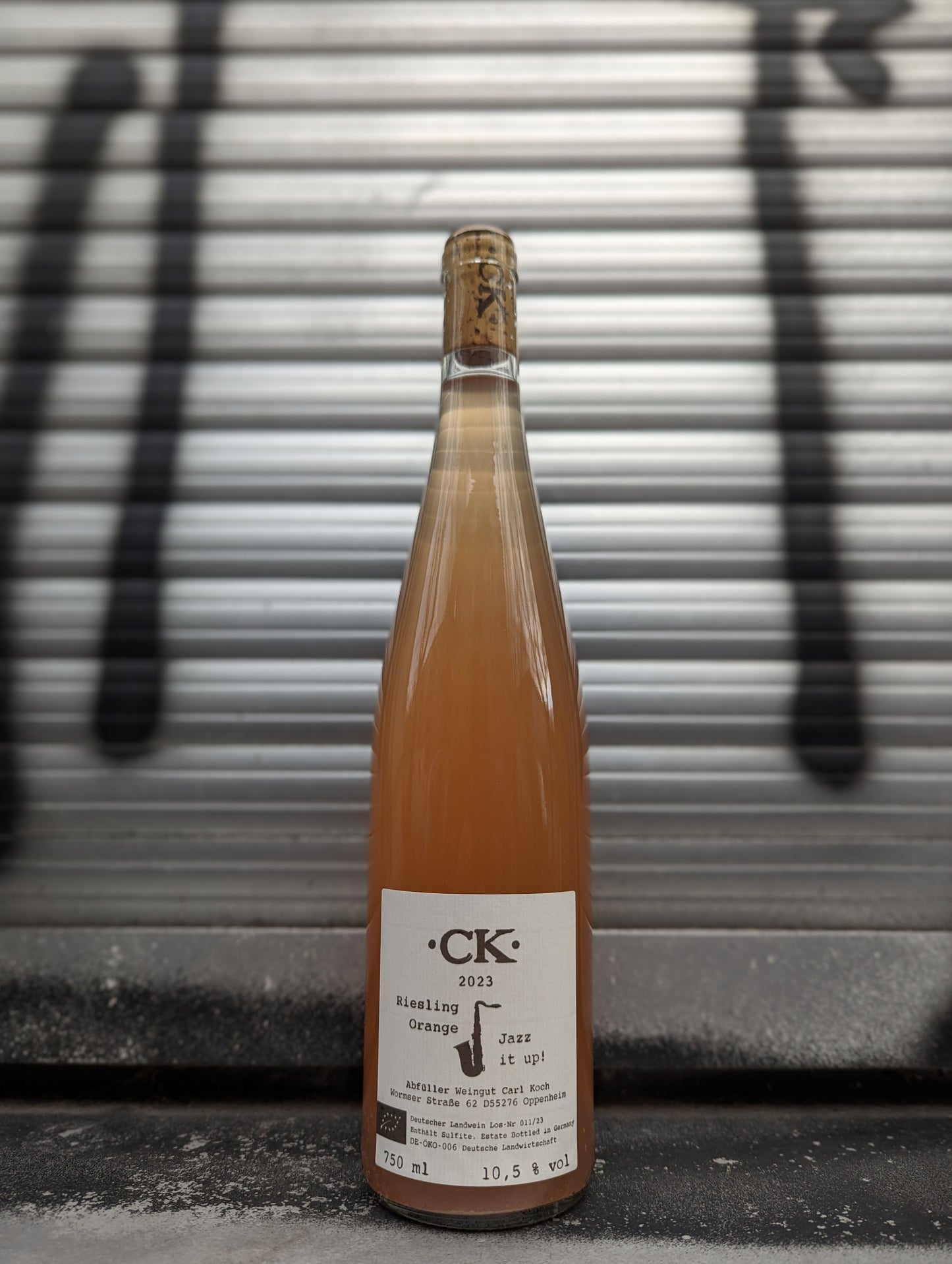 wine-bottle-orange-white-label-saxophone-cork.png